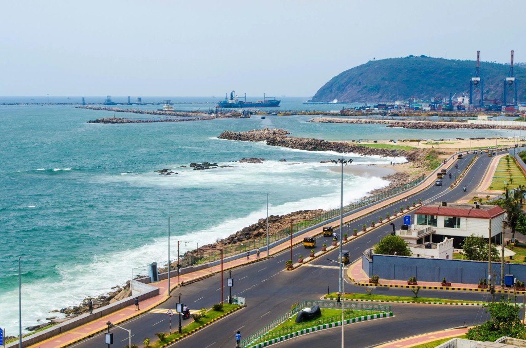 Panambur coast and harbour road on a Mangalore cab trip from Bangalore