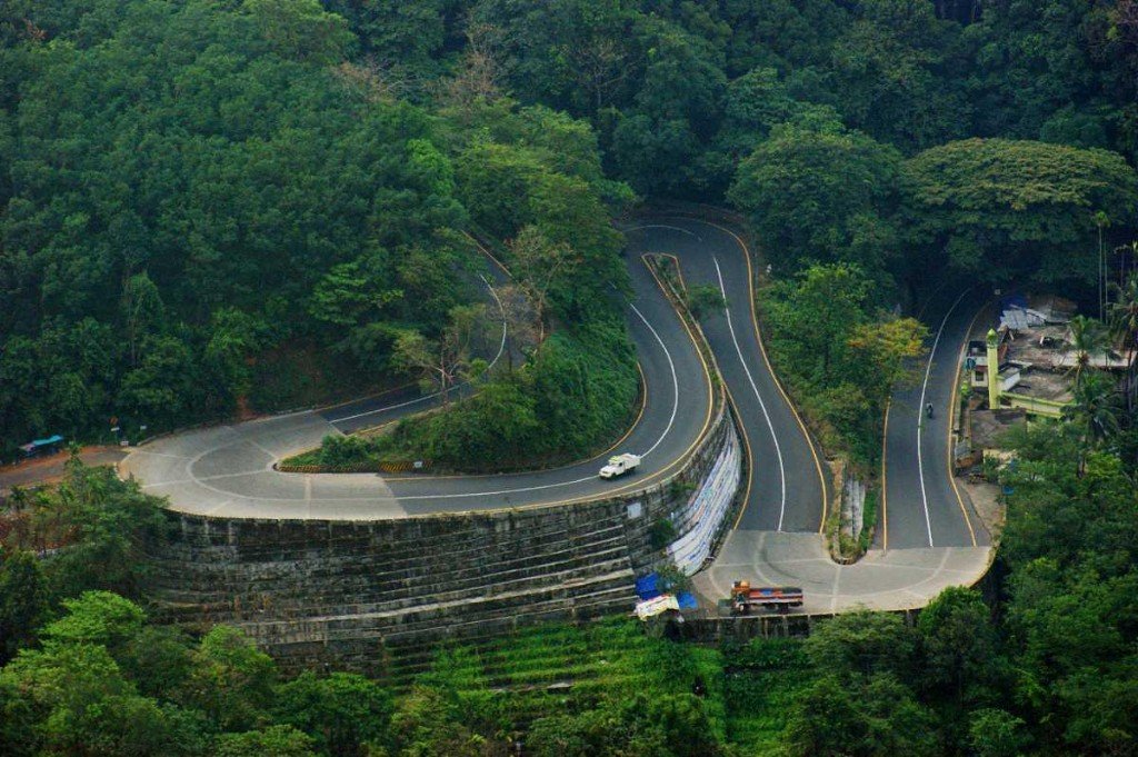 Hill hairpin on a Wayanad cab hire from Bangalore