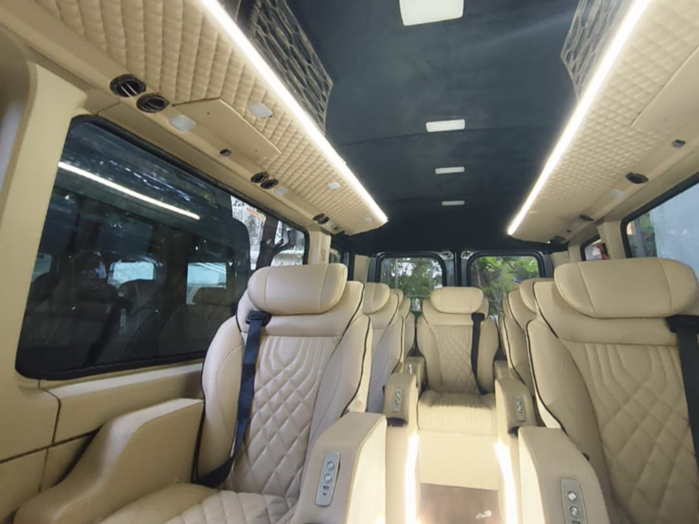 Urbania Luxury 10 seater